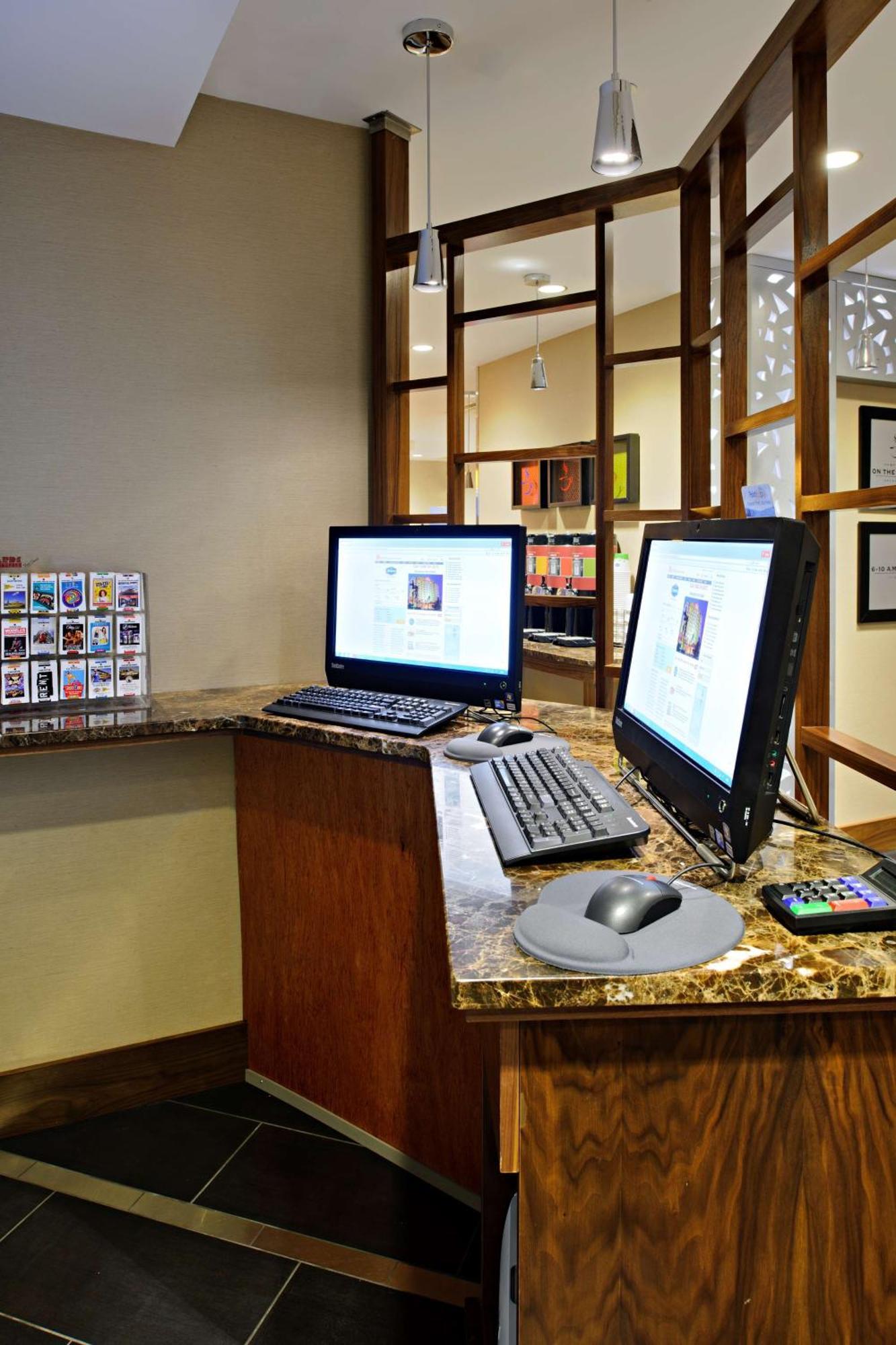 Hampton Inn Manhattan Chelsea Ню Йорк Екстериор снимка