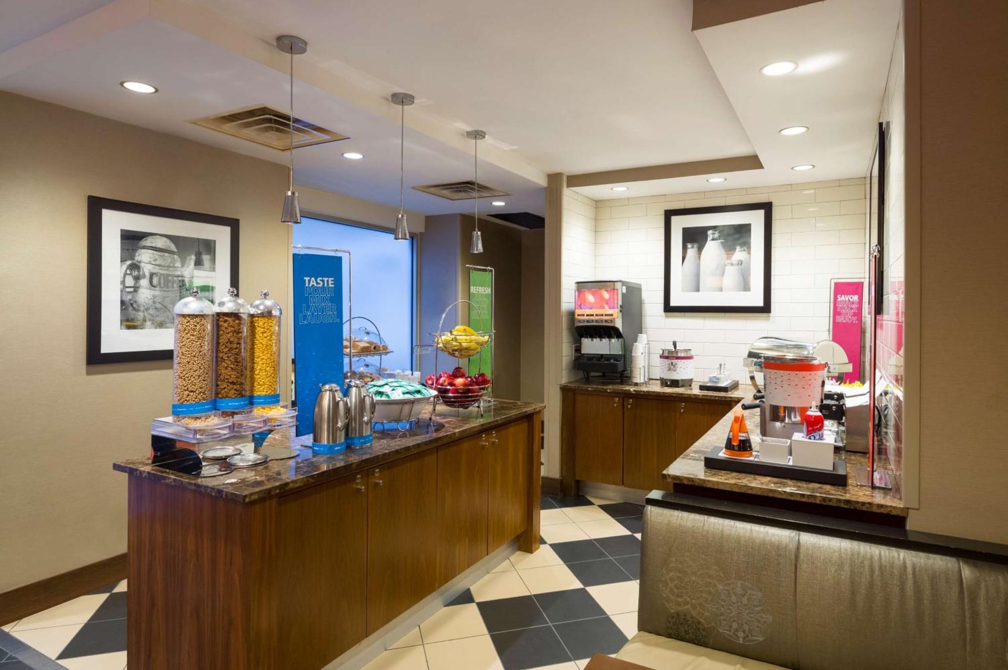 Hampton Inn Manhattan Chelsea Ню Йорк Екстериор снимка