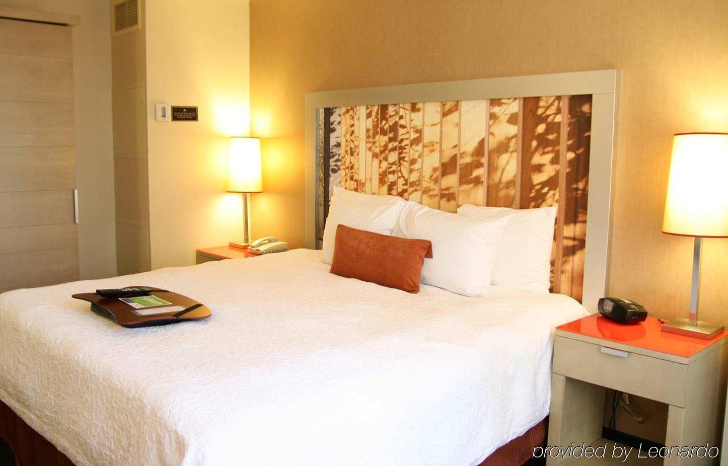 Hampton Inn Manhattan Chelsea Ню Йорк Стая снимка
