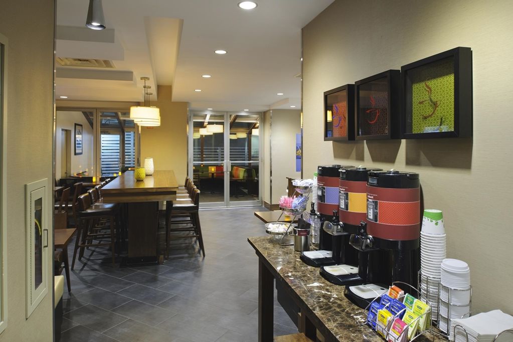 Hampton Inn Manhattan Chelsea Ню Йорк Ресторант снимка